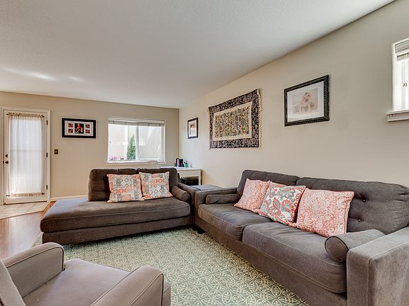 4th image of 3619 SE 191st Ave