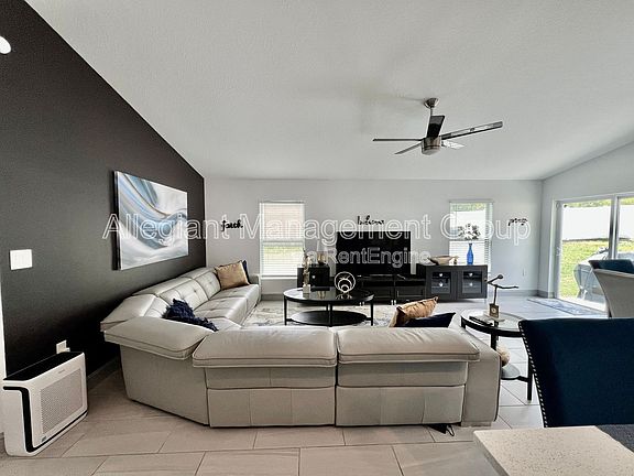 3rd image of 2574 Collingswood Dr