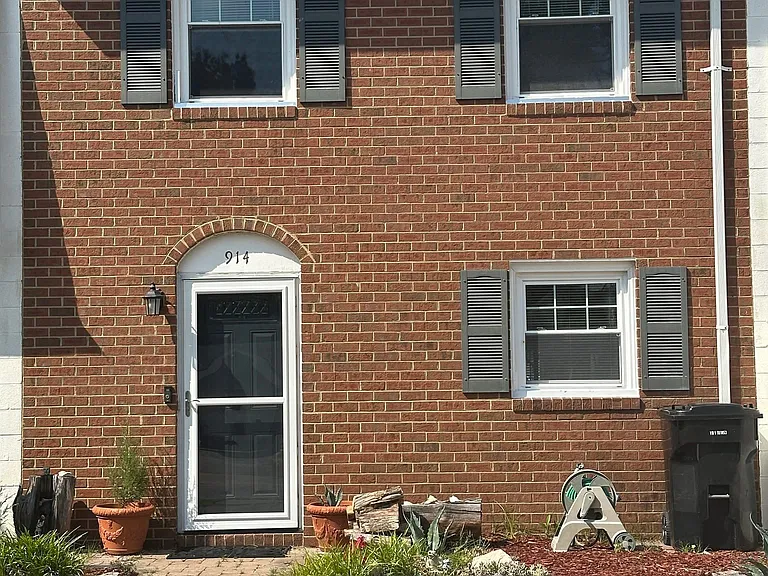 914 C Ave — Photo 1
