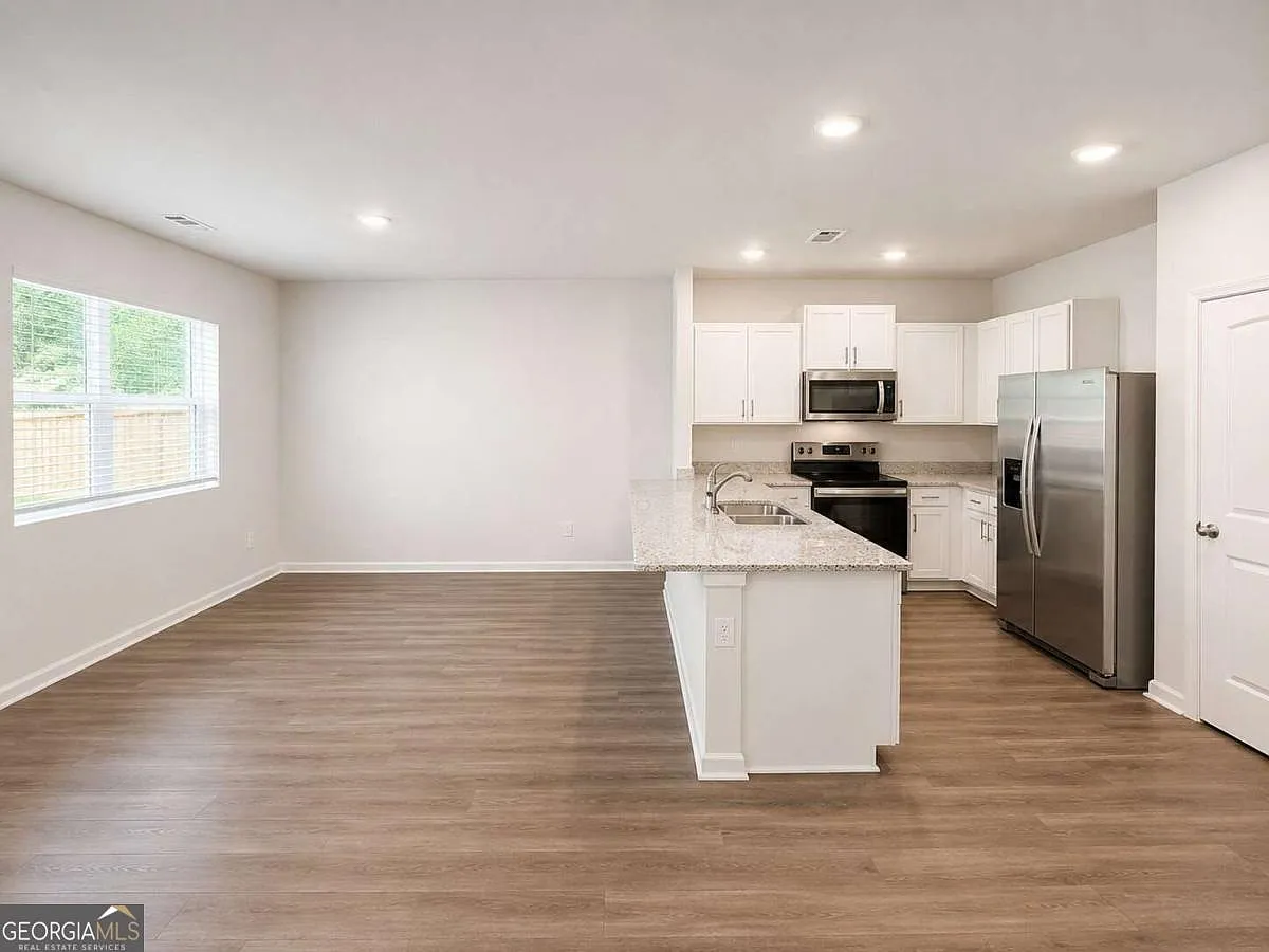 3 bed, 2.5 bath, 1742 sqft, $1,700 — Photo 4