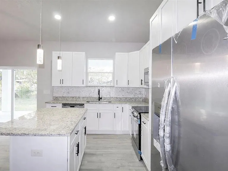 769 Memorial Dr — Photo 7