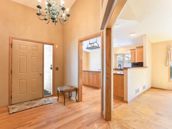 2584 Parkview Ct, White Bear Township, MN 55110