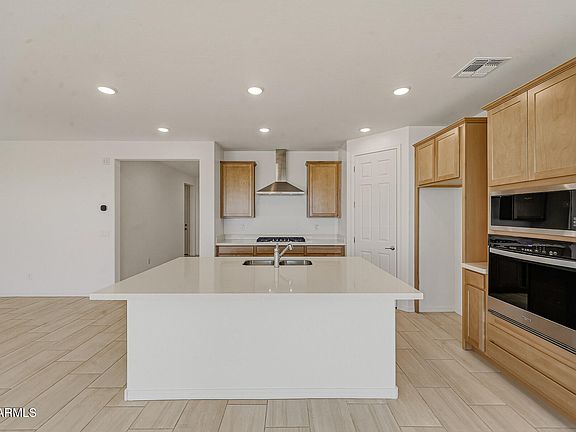 3rd image of 17297 W Saguaro Vista Drive