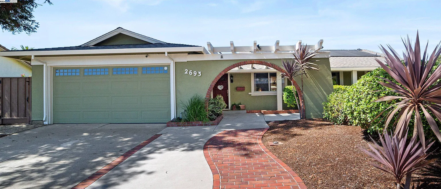 2693 Superior Dr photo 1