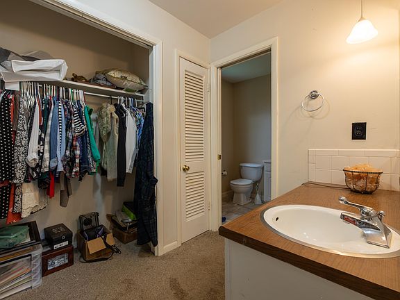 5th image of 329 E Heritage Dr