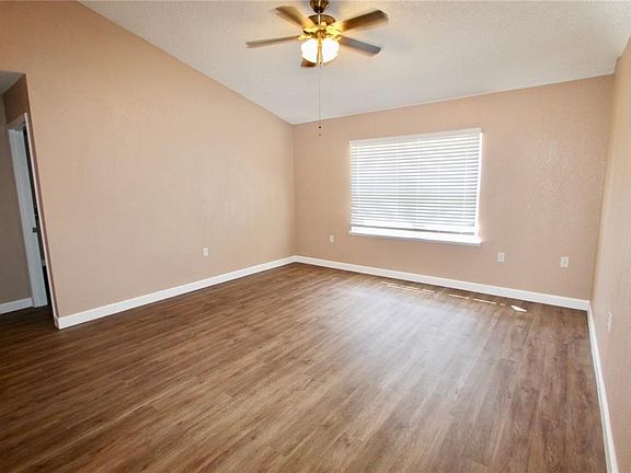 2nd image of 414 W De Carlo Ct