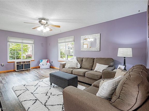 3rd image of 1095 Bennington Ct