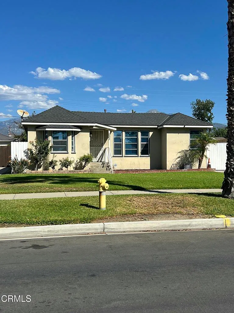 2 bed, 1.0 bath, 841 sqft, $2,700 — Photo 1