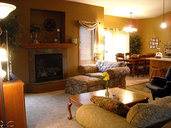 Living Room with Gas Firepla