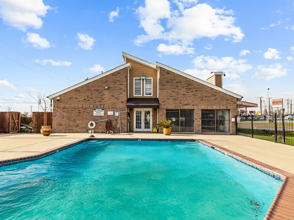 Towne East Village Apartment Homes