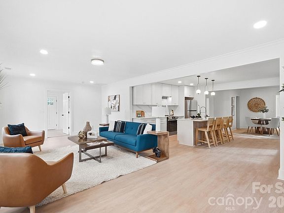 5th image of 211 Spratt St