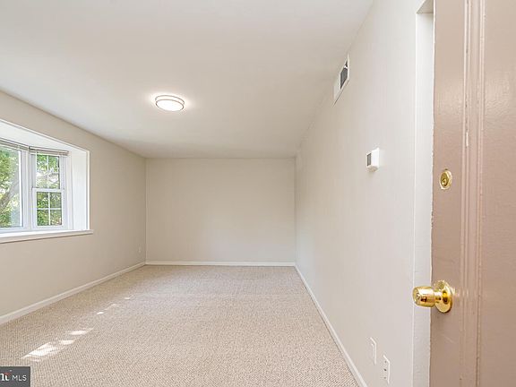 3rd image of 2906 Peyton Randolph Dr APT 201