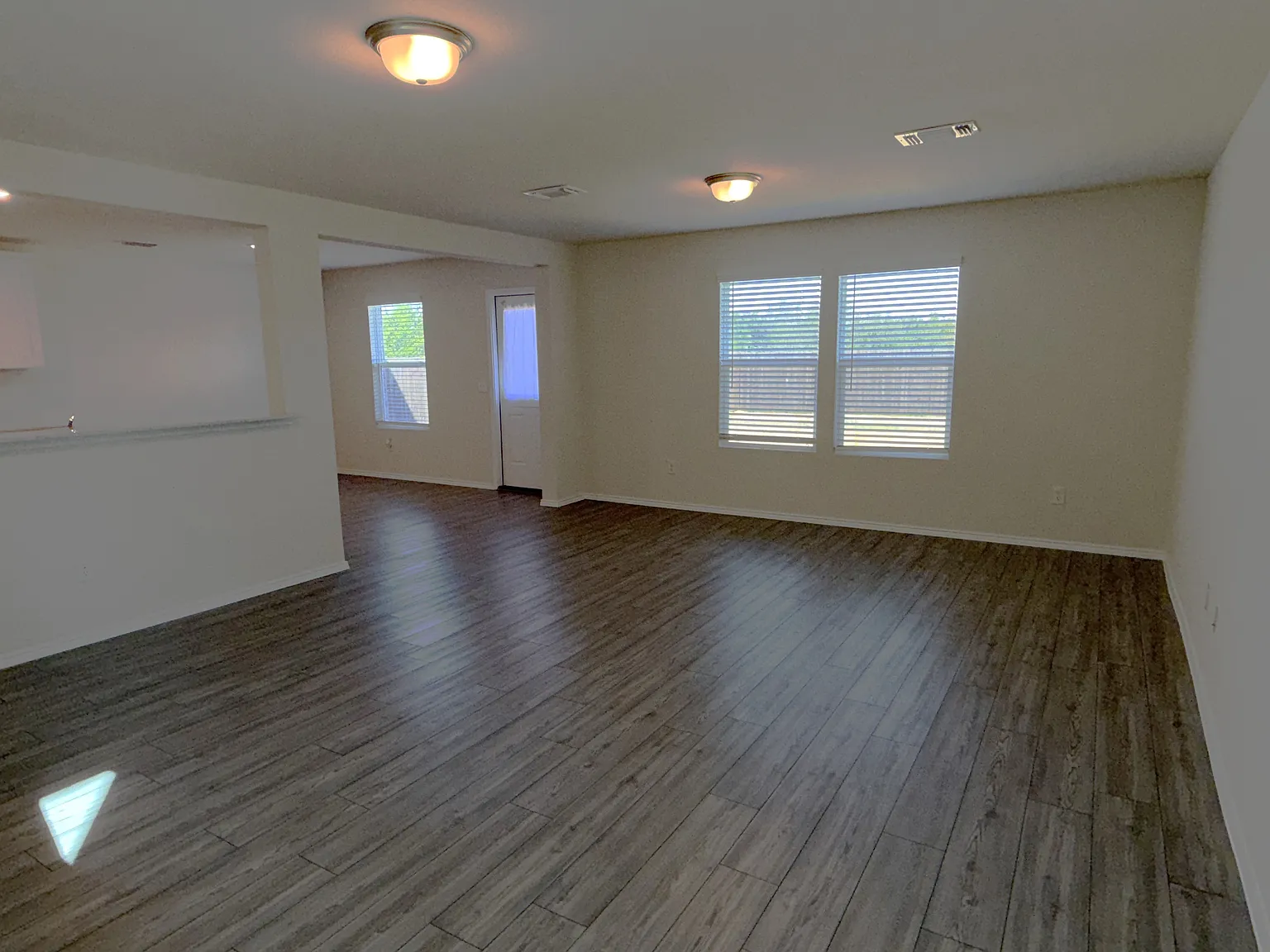 4 bed, 1824 sqft, $2,100 — Photo 2
