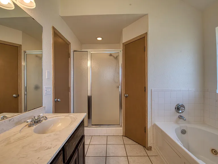1220 Eastridge Dr — Photo 10