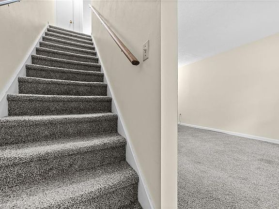 3rd image of 811 Scott Ave