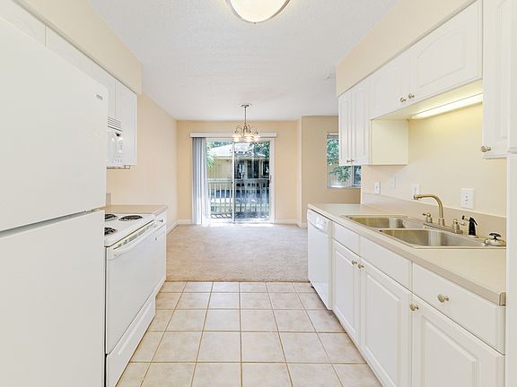 4th image of 1800 Park Ave APT 492
