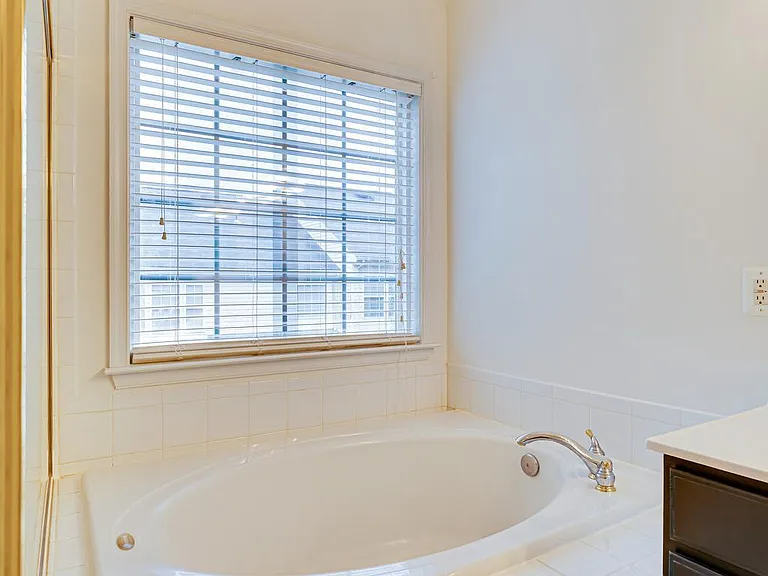 4147 Presgraves Ct — Photo 32