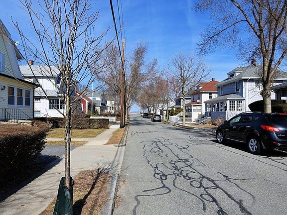 3rd image of 132 E Elm Ave
