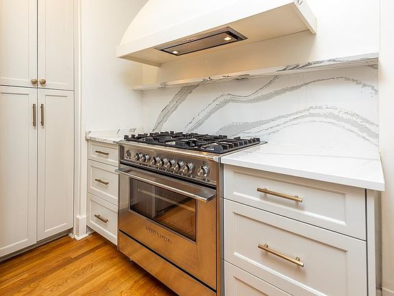 2nd image of 771 Metcalf Pl