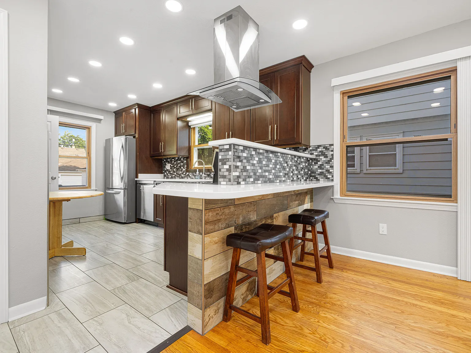 3 bed, 1375 sqft, $3,200 — Photo 4
