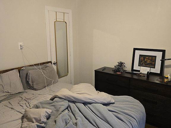 5th image of 3819 N Greenview Ave APT 3s