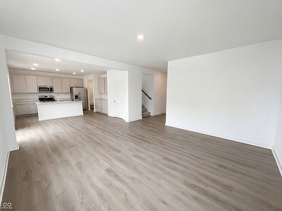 3rd image of 2415 Fir Dr