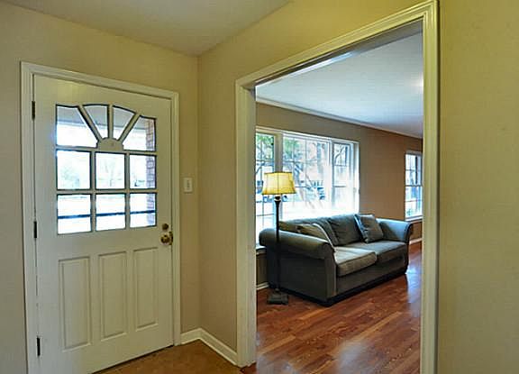 3rd image of 3015 Lavita Ln