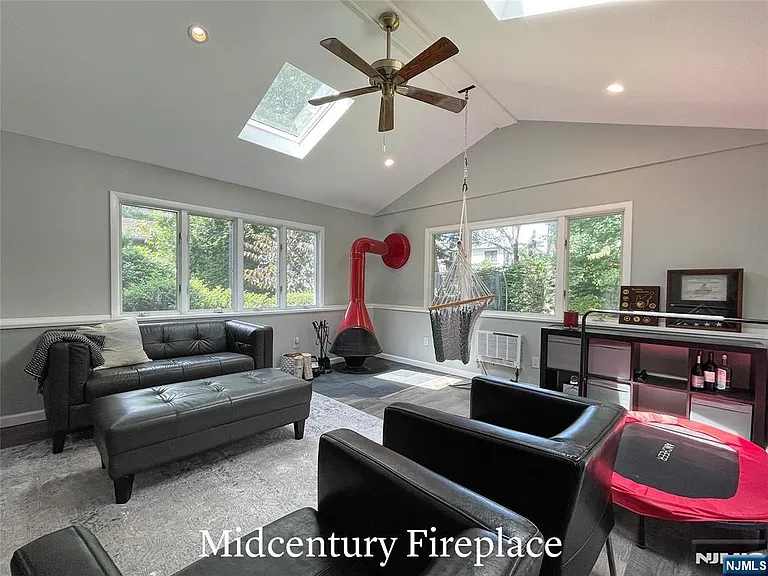 49 Walnut Dr — Photo 12