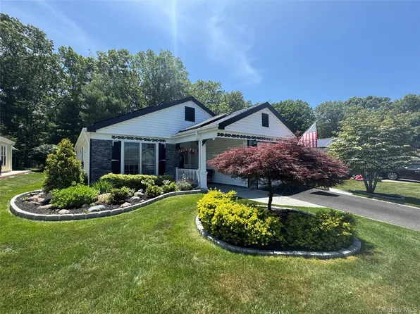 525 Cranston Lane, Ridge, NY 11961