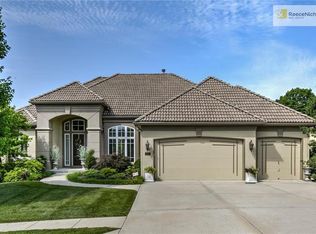 8305 Shoreline Dr, Parkville, MO 64152