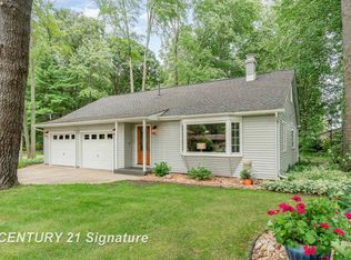 3316 N Douglas Dr, Sanford, MI 48657
