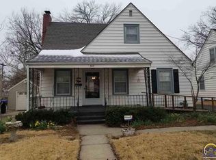 317 SW Country Club Dr, Topeka, KS 66611