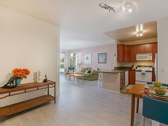 3rd image of 550 Camino De La Reina Unit 115