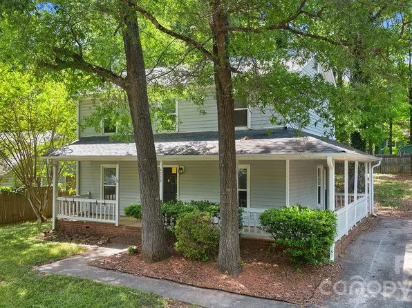 6719 Raeburn Ln, Charlotte, NC 28227