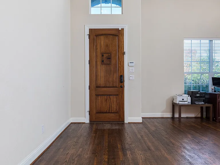 2555 Hannah Cir — Photo 4