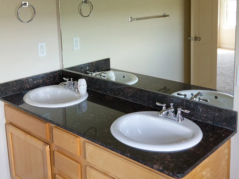 605 SW Loudon Dr #1 — Photo 6