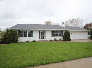 1120 Aphrodite Rd, Green Bay, WI 54311
