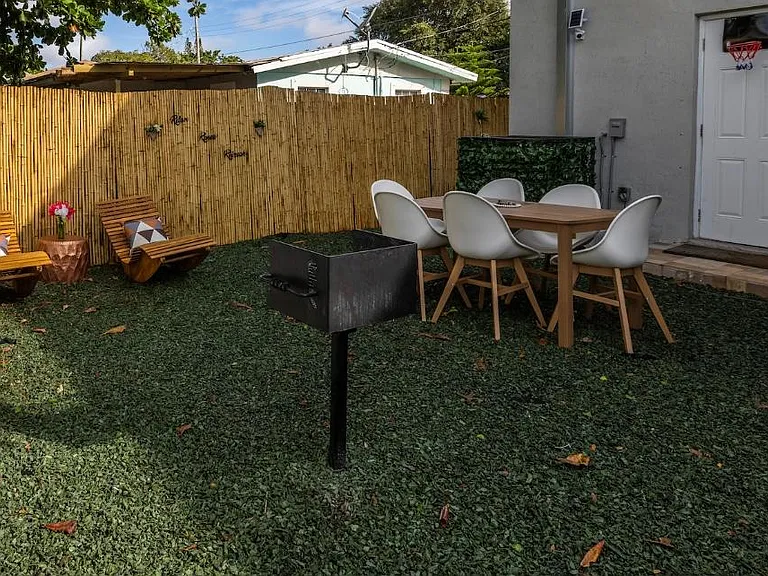 NW 19th Ct — Photo 25