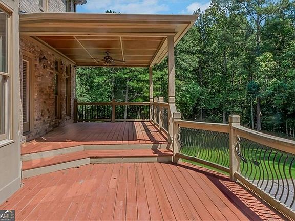 4th image of 40 Waterside Pl