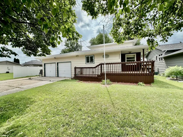 1506 10th Ave SE, Aberdeen, SD 57401