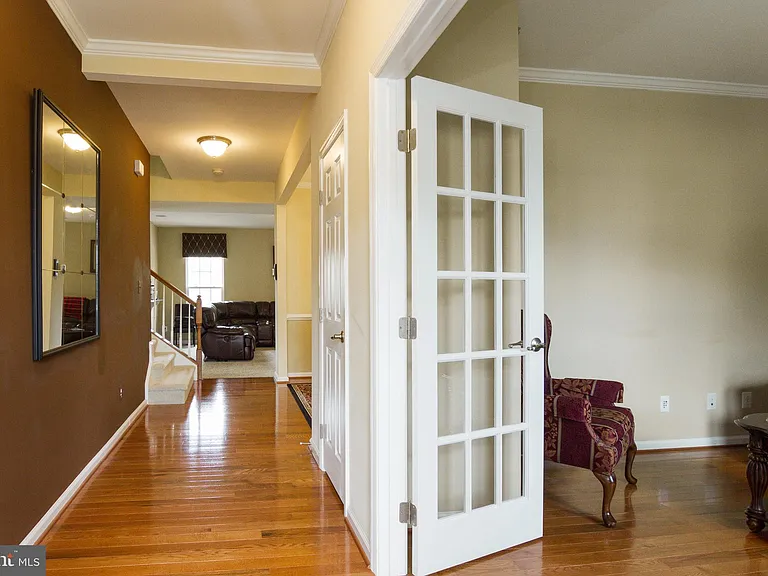 46 Bismark Dr — Photo 2