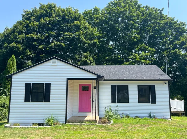 8 Eddy Court, Montville, CT 06370