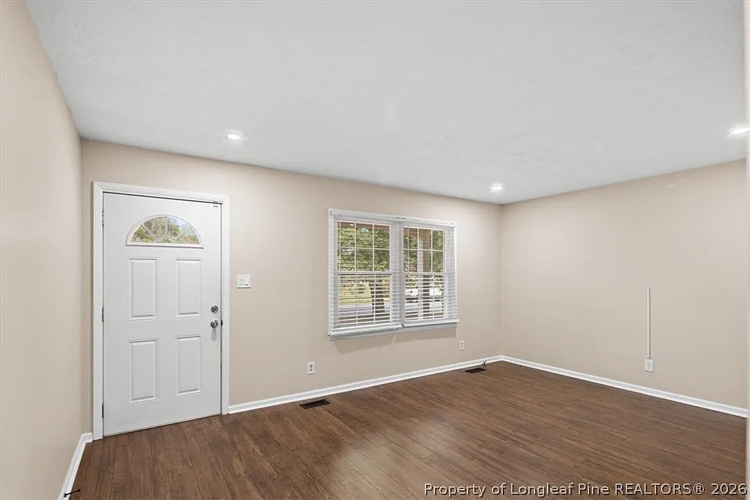 3 bed, 2.0 bath, 1189 sqft, $1,695 — Photo 3