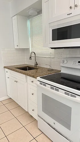 2100 SW 47th St #2 Photo 1 2100 SW 47th St #2 Photo 1