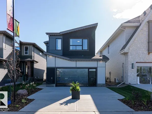 22 Devonshire Dr S, Sherwood Park, AB T8B 0G7
