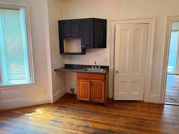 4th image of 17 Harrison St #B
