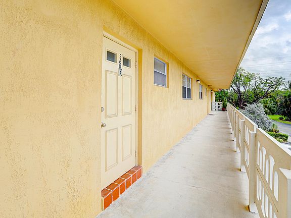4th image of 5160 SW 40th Ave APT 26D