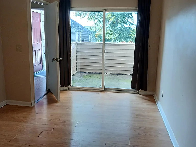 1346 Bradley Dr — Photo 5