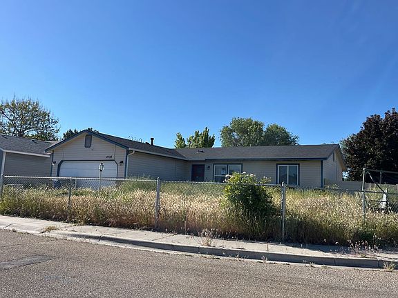 3rd image of 2705 Oak Pl