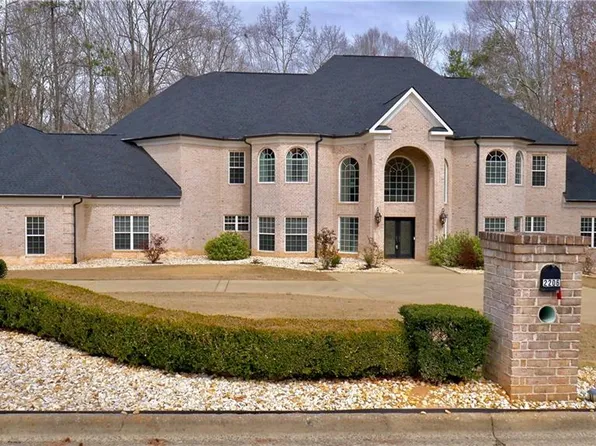 2206 Saint Andrews Way, Phenix City, AL 36867